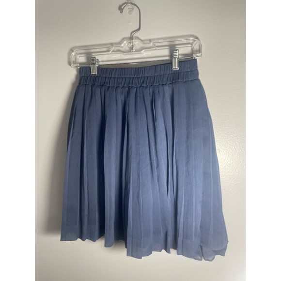 Banana Republic size 4 Pleated blue skirt - Picture 3 of 4
